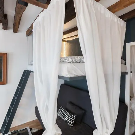 Charming 30m² Disctrict Of Batignolles Apartment