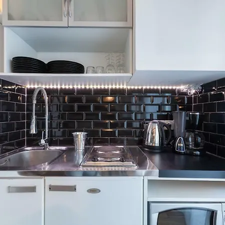 Apartment Charming 30m² Disctrict Of Batignolles *